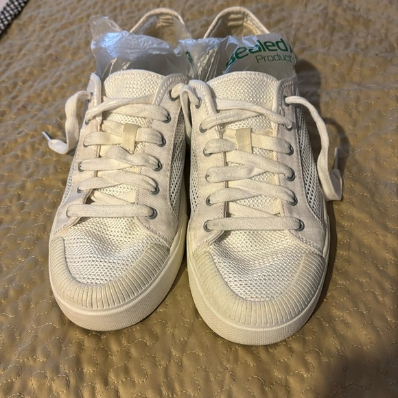 Dr. Scholl's Shoes - Dr. Scholl's White Mesh Sneakers